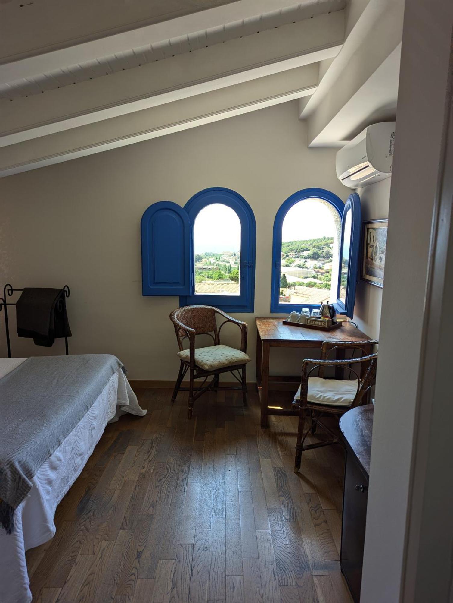 Hostal De La Placa - Hotel Boutique Cabrils Ngoại thất bức ảnh
