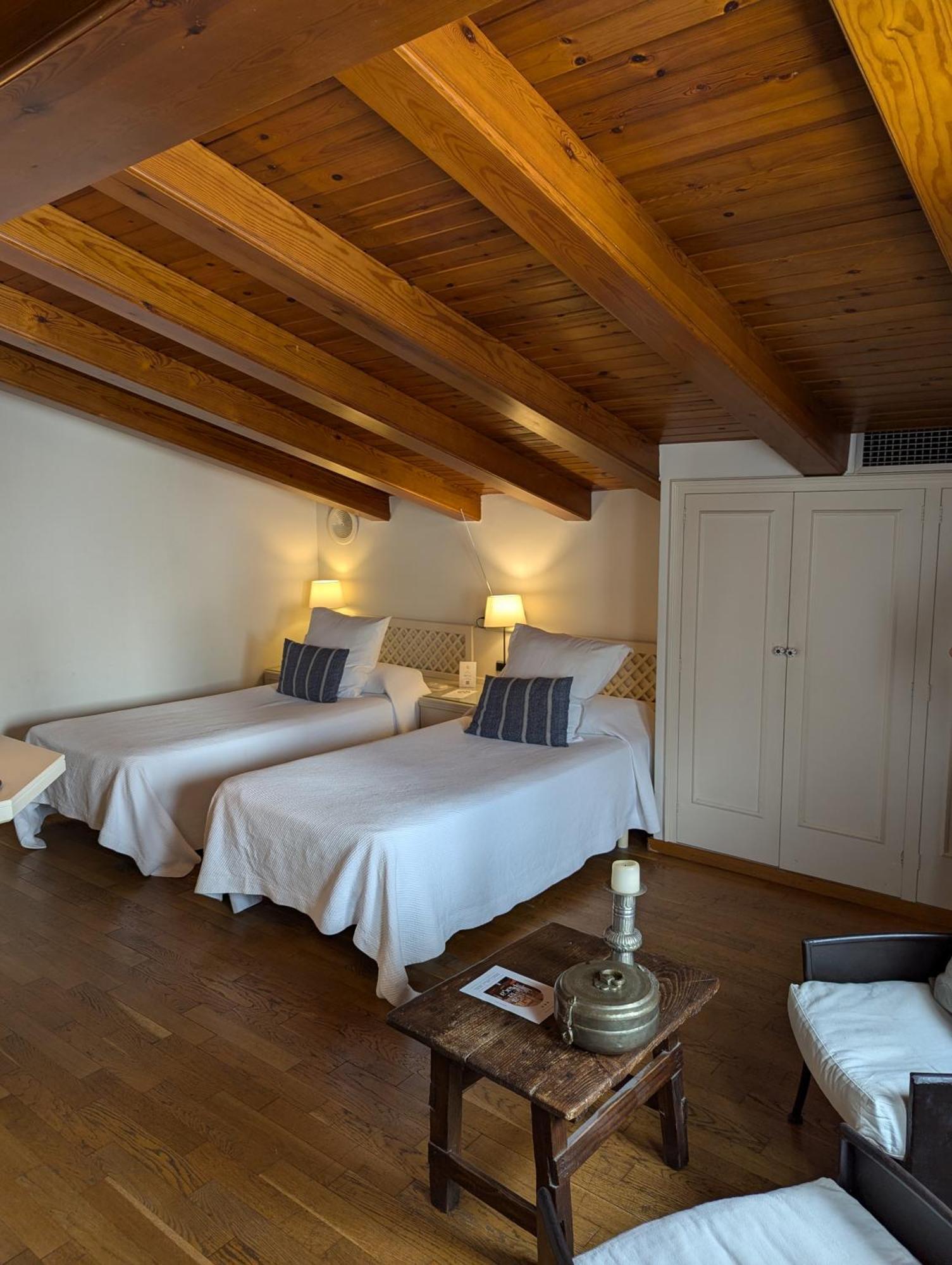 Hostal De La Placa - Hotel Boutique Cabrils Ngoại thất bức ảnh