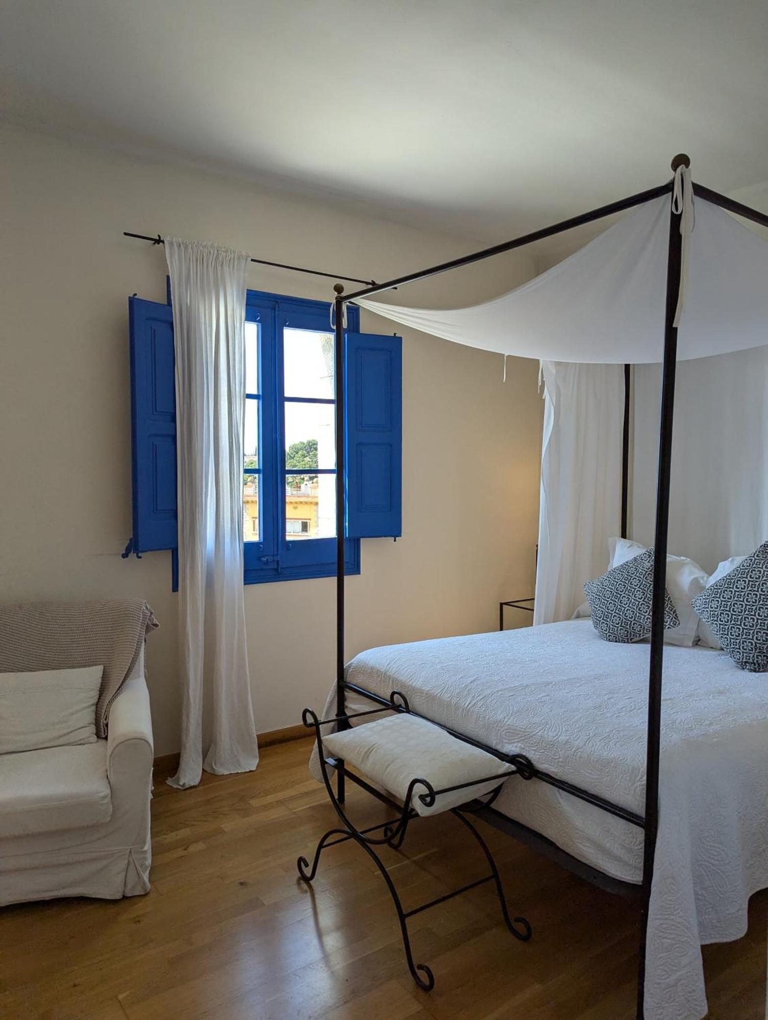 Hostal De La Placa - Hotel Boutique Cabrils Ngoại thất bức ảnh