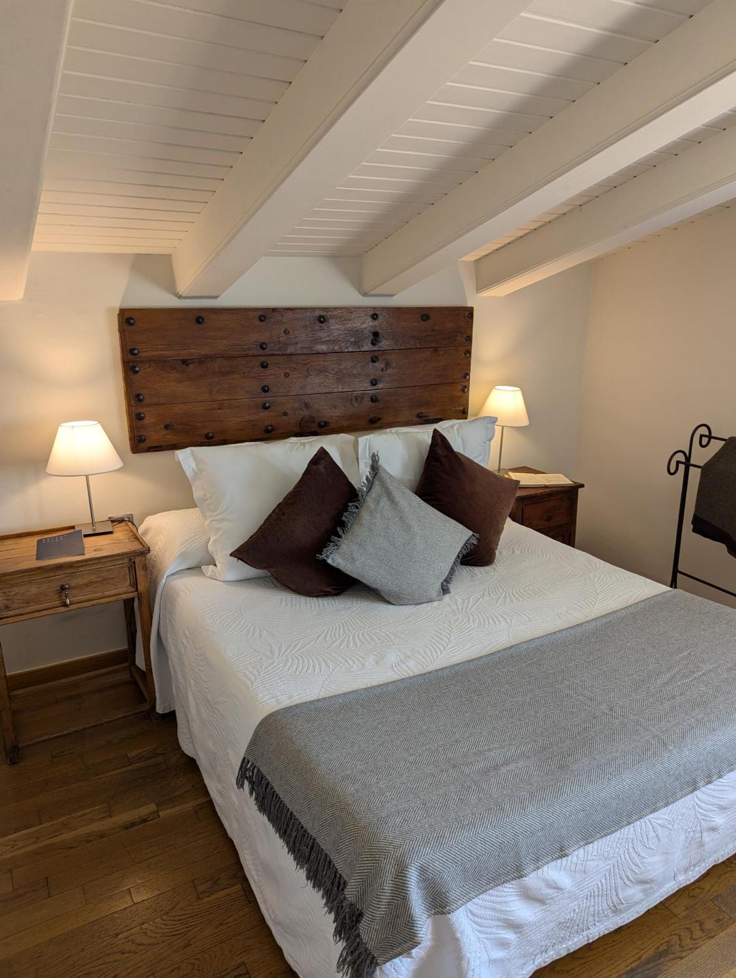 Hostal De La Placa - Hotel Boutique Cabrils Ngoại thất bức ảnh